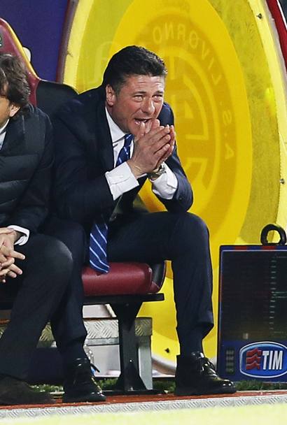 Livorno-Inter finisce 2-2: l&#39;immagine del match  Walter Mazzarri che, dopo la bottiglietta contro l&#39;Udinese, si mangia le dita. Ap